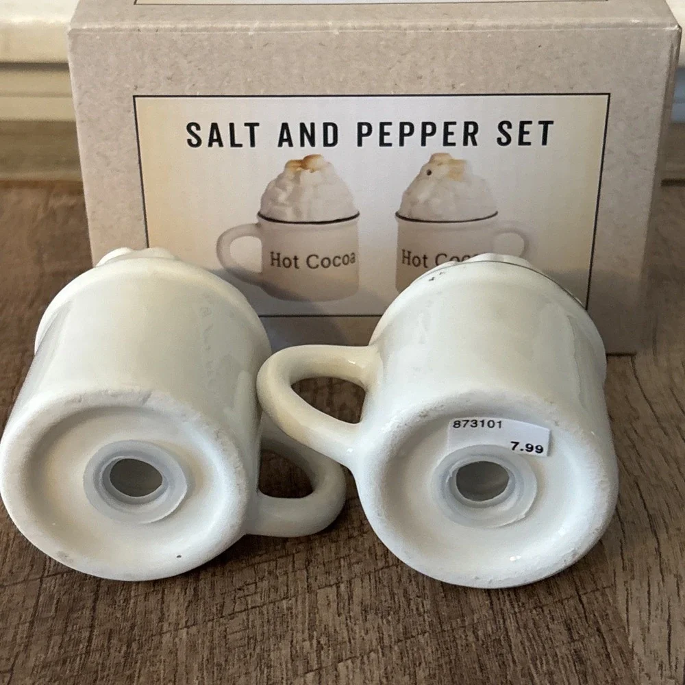 Cracker Barrel Stoneware Hot Cocoa Salt Pepper Shakers